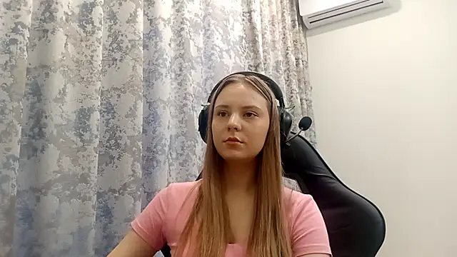 CrackShirker's cam snapshot