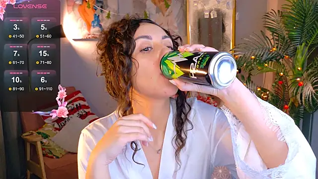 curly_jade's cam snapshot