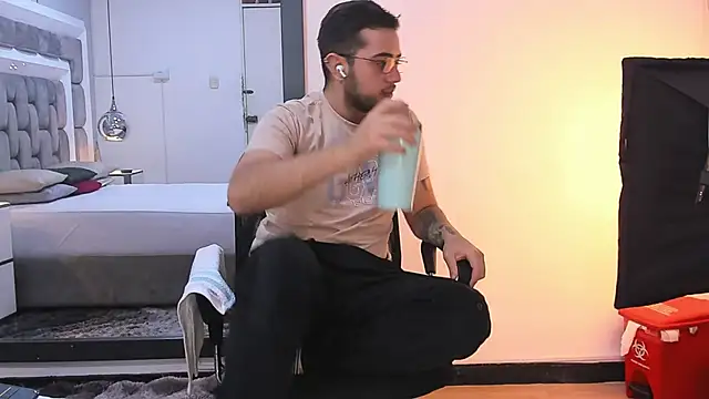 Ethan_Greys's cam snapshot