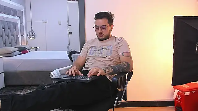 Ethan_Greys's cam snapshot