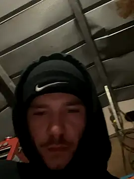 Lovemilfs@xh's cam snapshot