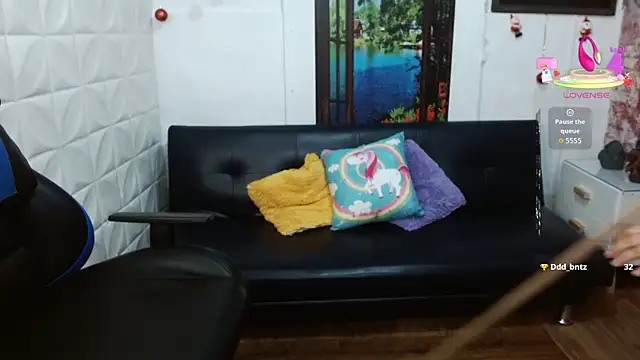 gigi_gilt_'s cam snapshot