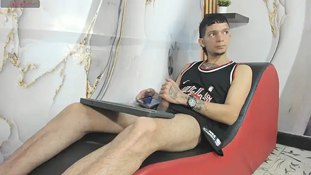 Straight_Guy22's cam snapshot