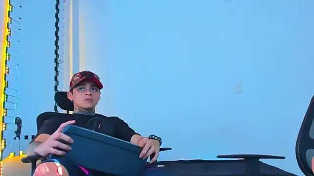 HOT_boy2025's cam snapshot