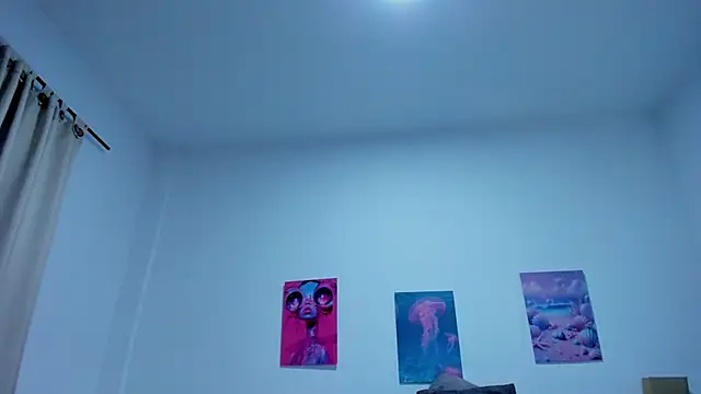 tyra_bankss_'s cam snapshot