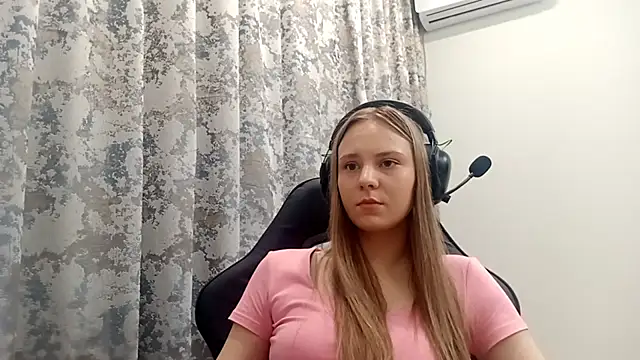 CrackShirker's cam snapshot