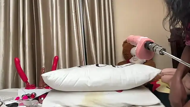 AudreySpanksFuck-'s cam snapshot