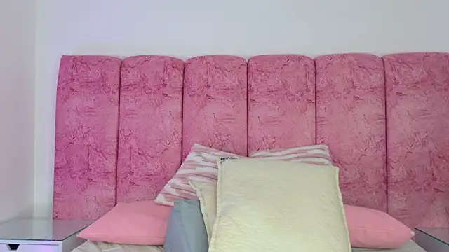 emmacurvy's cam snapshot