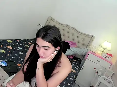 nica_doll live sex cam