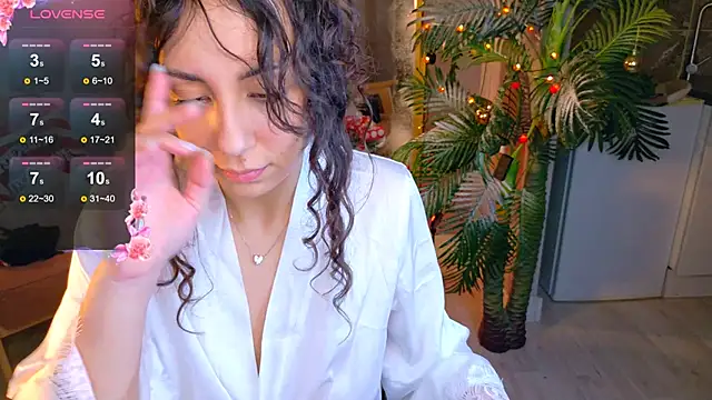 curly_jade's cam snapshot