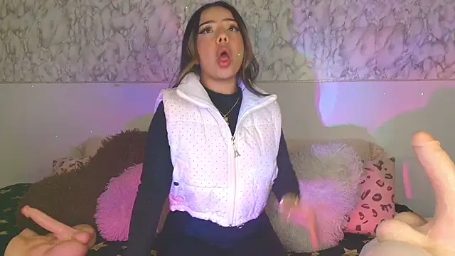 DafneMillers live sex cam