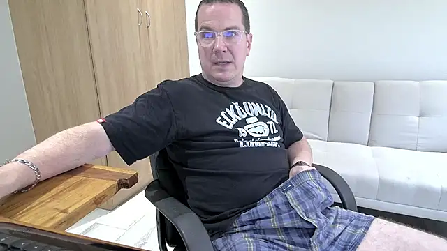 BrettJ81 live sex cam