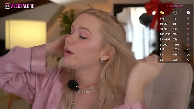 LexieLoree live sex cam