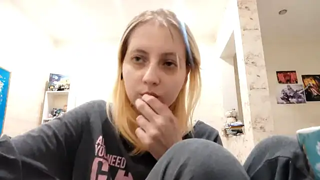 Mona_Bergytas's cam snapshot