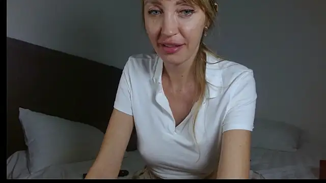 Helen_bb's cam snapshot