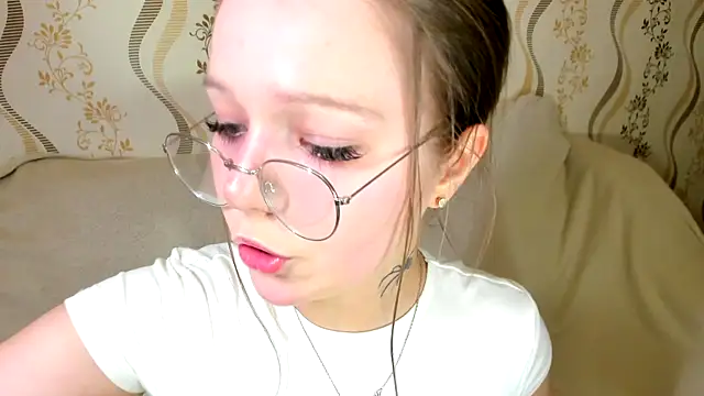 MelMooon's cam snapshot