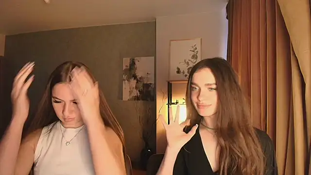 MayaGlow's cam snapshot