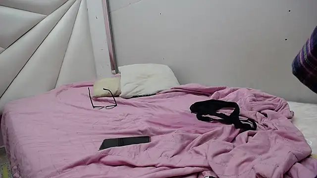 Dulcinea_and_puffy live sex cam