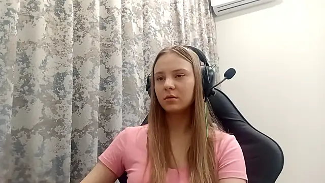 CrackShirker's cam snapshot