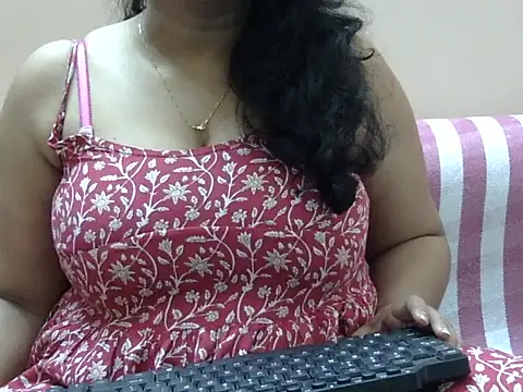 Chatwithsia's cam snapshot