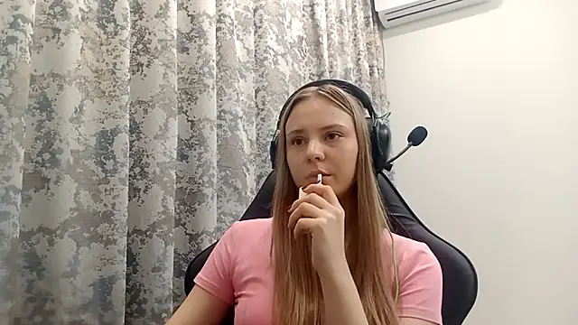 CrackShirker's cam snapshot