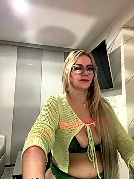 LARIANA_RIVERA23's cam snapshot