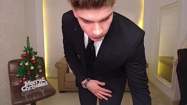 MaxKaiden live sex cam