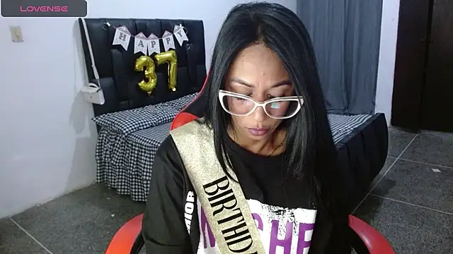 Emiliklauss22's cam snapshot