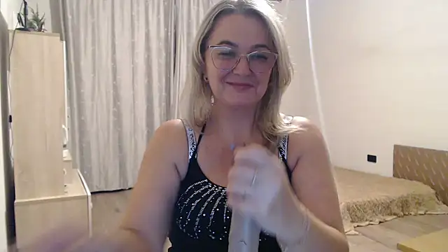 EleanoraDream live sex cam