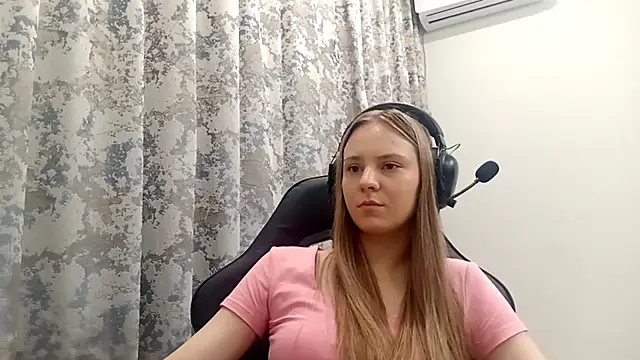 CrackShirker's cam snapshot