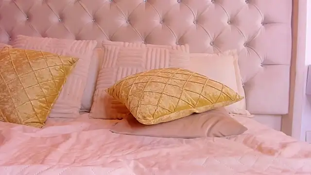 Eloisa_cleavage_'s cam snapshot