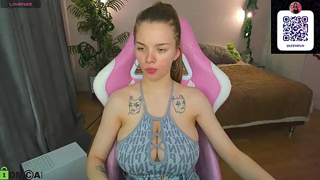 Lesya_Flin live sex cam