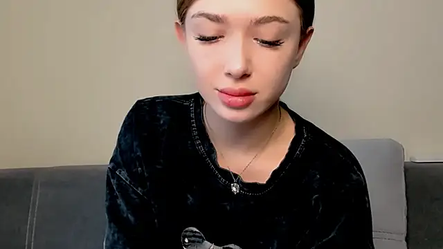 ElleLuv_'s cam snapshot