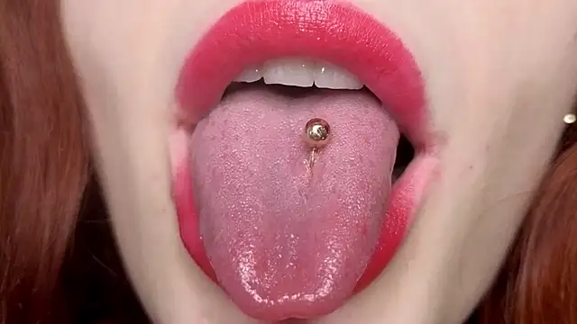 MiaRouge live sex cam