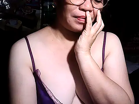 Adeline05's cam snapshot