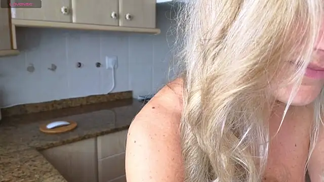 Lunamix live sex cam