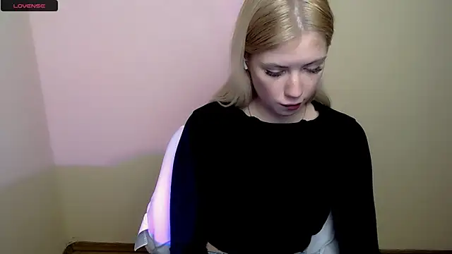 AliceHotty_'s cam snapshot