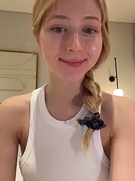 LunaRase live sex cam