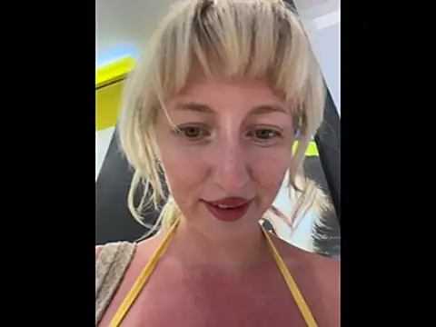 RonnieKiss live sex cam