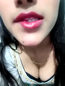 Yours-Zeenat's cam snapshot