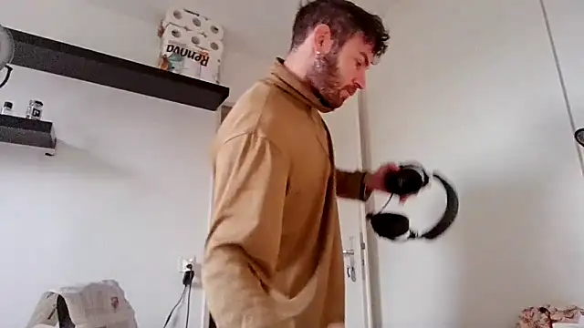 alpha-hunk live sex cam