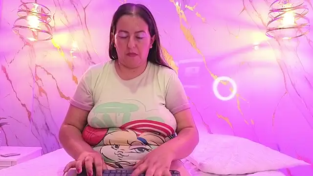 evelyn_harpeery's cam snapshot