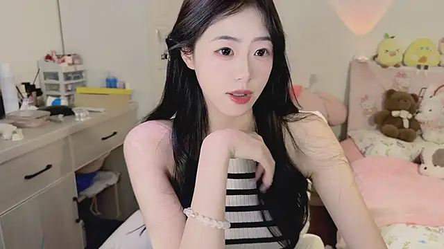 Onecutelittle live sex cam