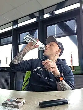 BeYourToy's cam snapshot