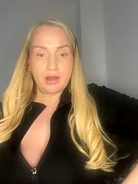 BootyQueenApril's cam snapshot