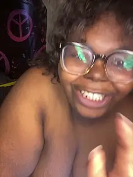 nylafromnextdoor's cam snapshot