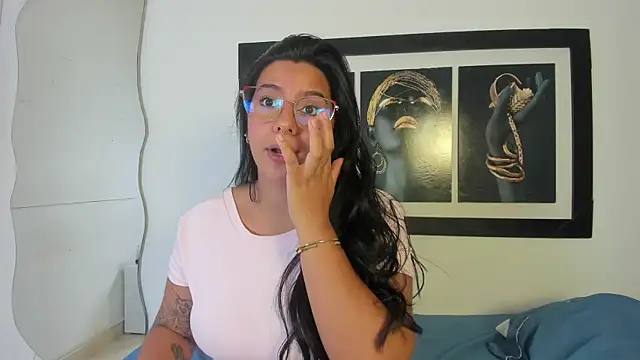 emilyy_cooperr live sex cam