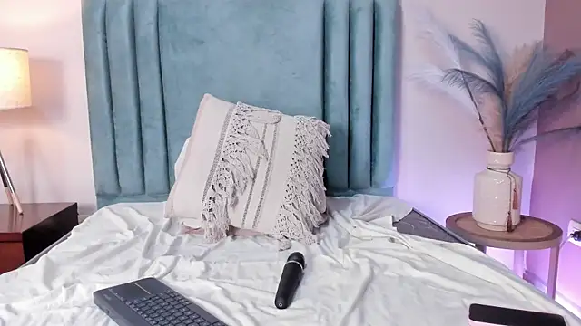 MiaHertz live sex cam