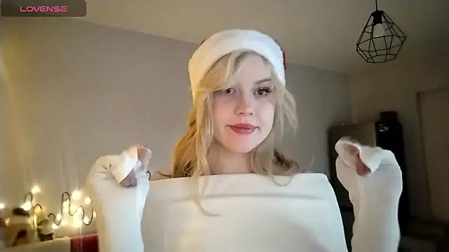 LunaPeony's cam snapshot