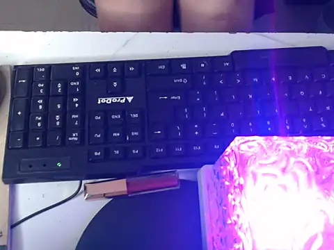 anika_bold's cam snapshot